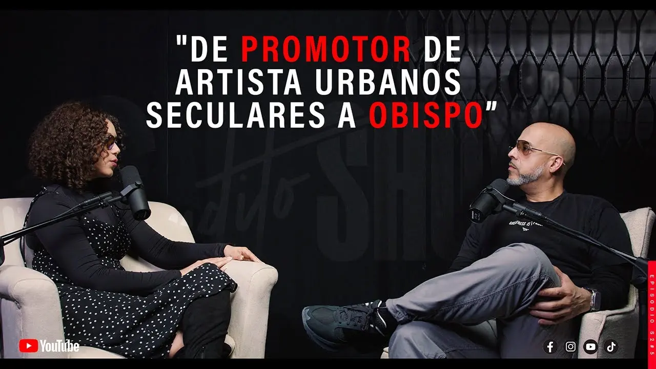Esther Barranco conduciendo una entrevista